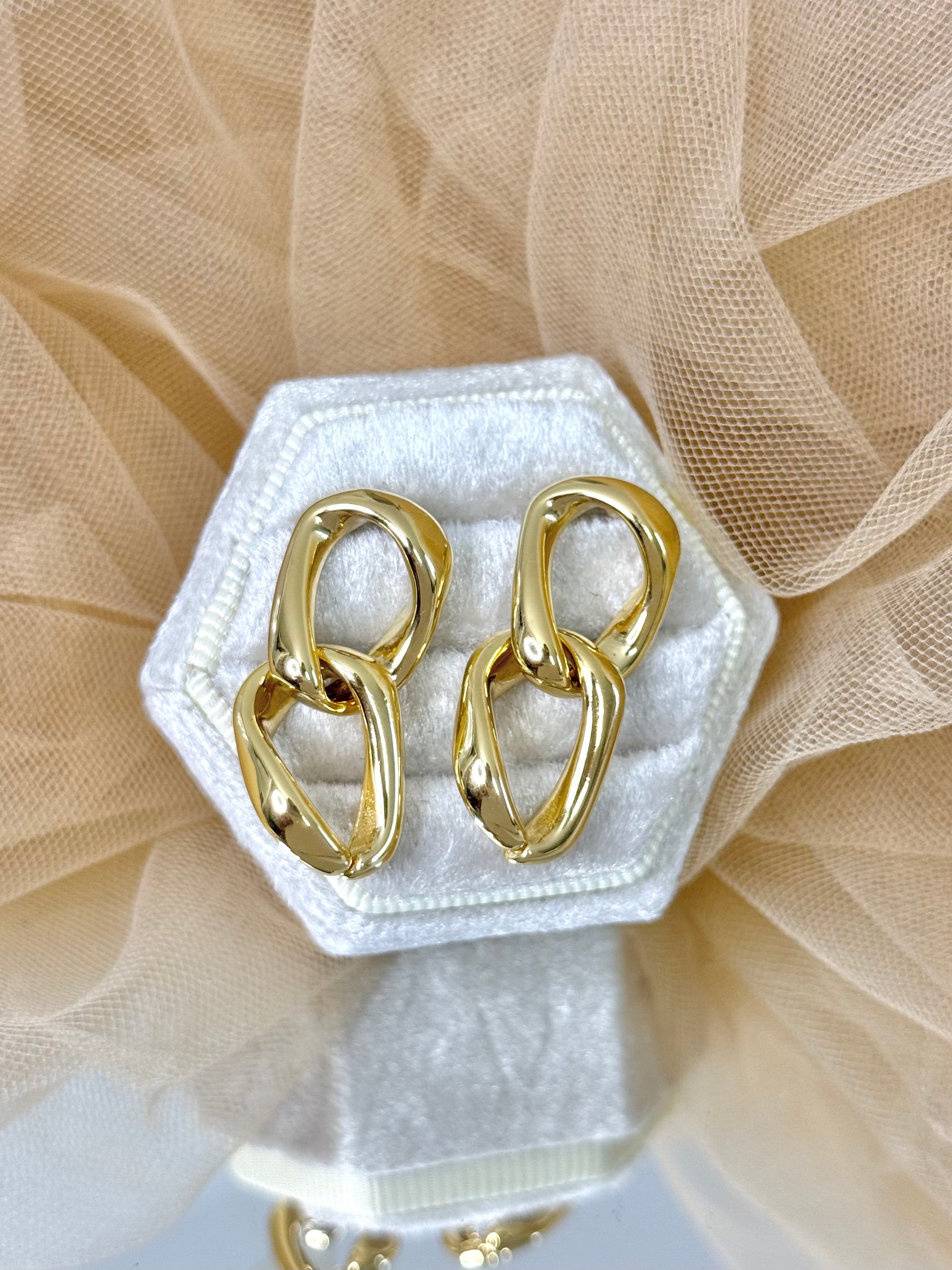 Link earrings. double earrings, statement earrings, casual earrings, large earrings, double circle earrings