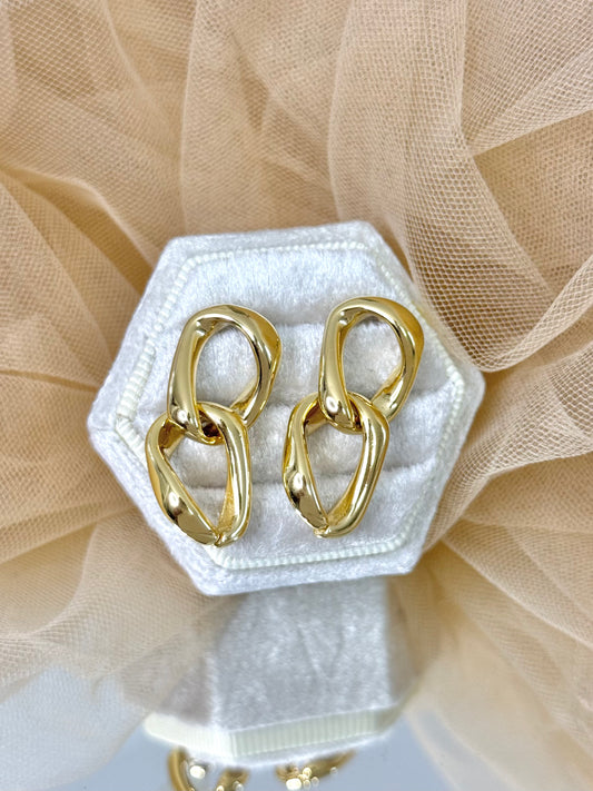 Link earrings. double earrings, statement earrings, casual earrings, large earrings, double circle earrings
