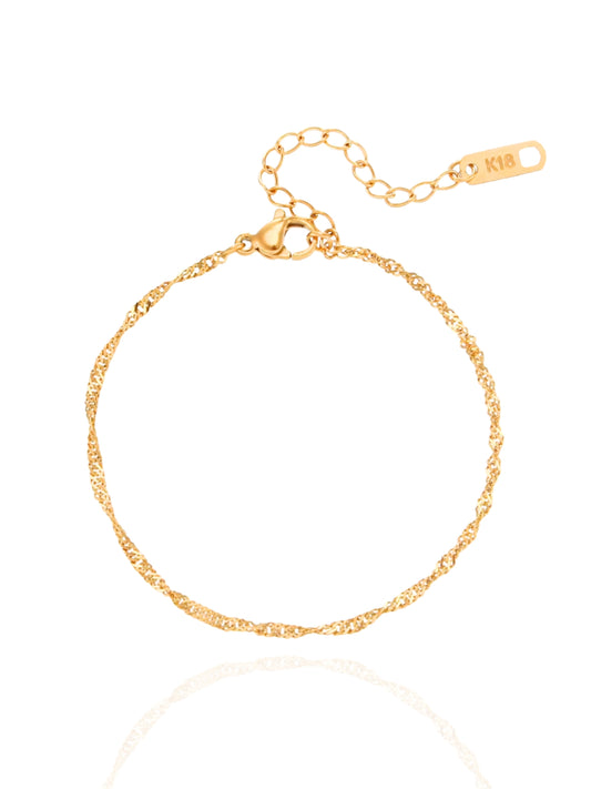 timeless jewellery, perfect gift for her, elegant bracelet, charm bracelet, best gift for her, stylish gift, statement bracelet, versatile bracelet, bracelet Australia, gold bracelet, classic gold chain bracelet, simple bracelet, lucky charm bracelet, cute bracelet, lightweight bracelet, chain bracelet, statement bracelet, wave chain bracelet