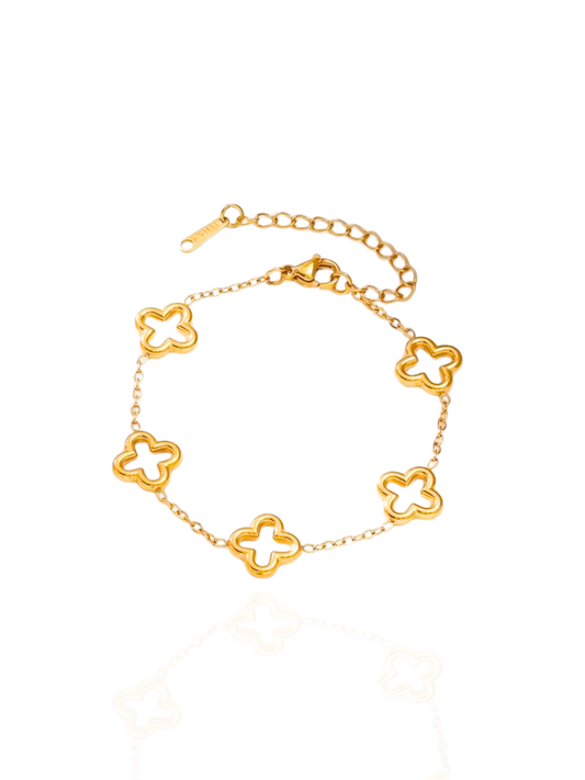 timeless jewellery, perfect gift for her, elegant bracelet, charm bracelet, best gift for her, stylish gift, statement bracelet, versatile bracelet, bracelet Australia, gold bracelet, classic gold chain bracelet, simple bracelet, lucky charm bracelet, cute bracelet, lightweight bracelet, chain bracelet, statement bracelet, bracelet with minimal stones, , clover bracelet, 5-clover bracelet, chic bracelet, bracelet for kids