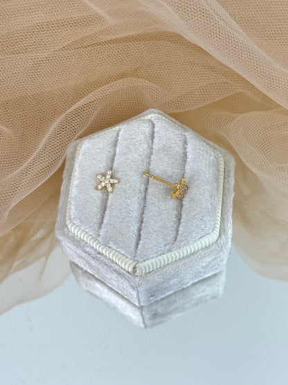 Hexagonal silver velvet jewelry box with star-shaped earrings on a soft beige fabric background, star earrings, gemstone, everyday wear, stud earrings