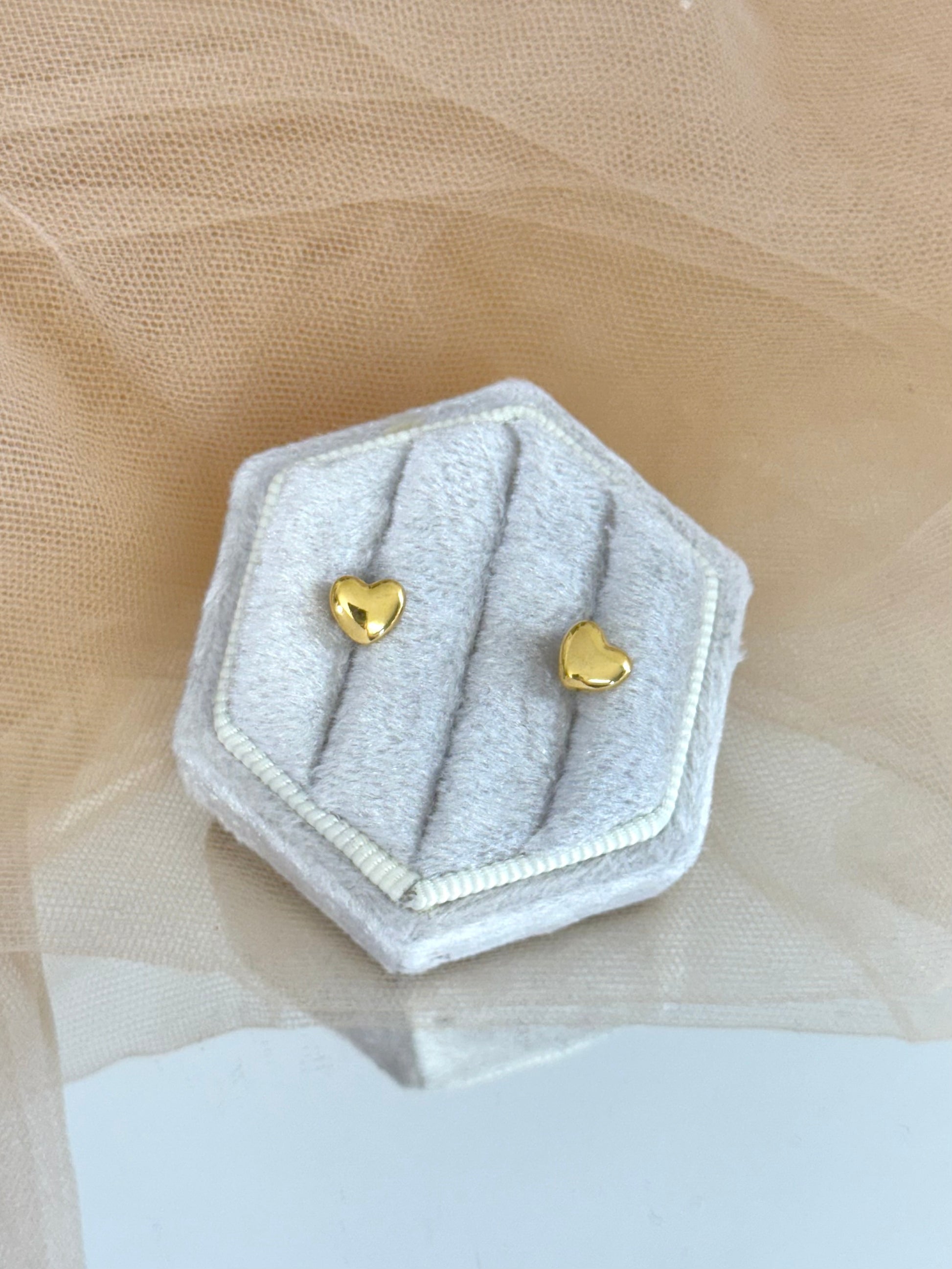 Gold heart-shaped stud earrings in a hexagonal jewelry box on a beige fabric background, stud earrings, perfect gift for her, everyday wear, minimalist look, elegant earrings