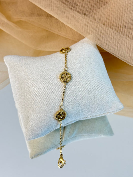 timeless jewellery, perfect gift for her, elegant jewellery, dainty jewellery, simple jewellery, classic gold bracelet, fashion accessories, sleek jewellery, trendy jewellery, lightweight bracelet, stylish jewellery, simple bracelet

