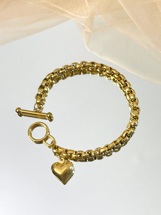 gold bracelet, heart bracelet, charm bracelet, chain bracelet, bracelet with heart dangling design, cute heart bracelet