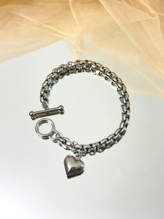 silver bracelet, heart bracelet, charm bracelet, chain bracelet, bracelet with heart dangling design, cute heart bracelet