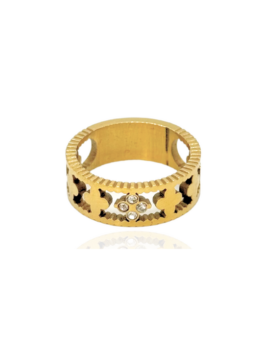 clover ring, ring with intricate design, sculpture ring, gold ring, ring with stones