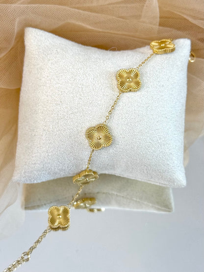 clover bracelet in gold, gold clover bracelet, gold clover, plain gold clover