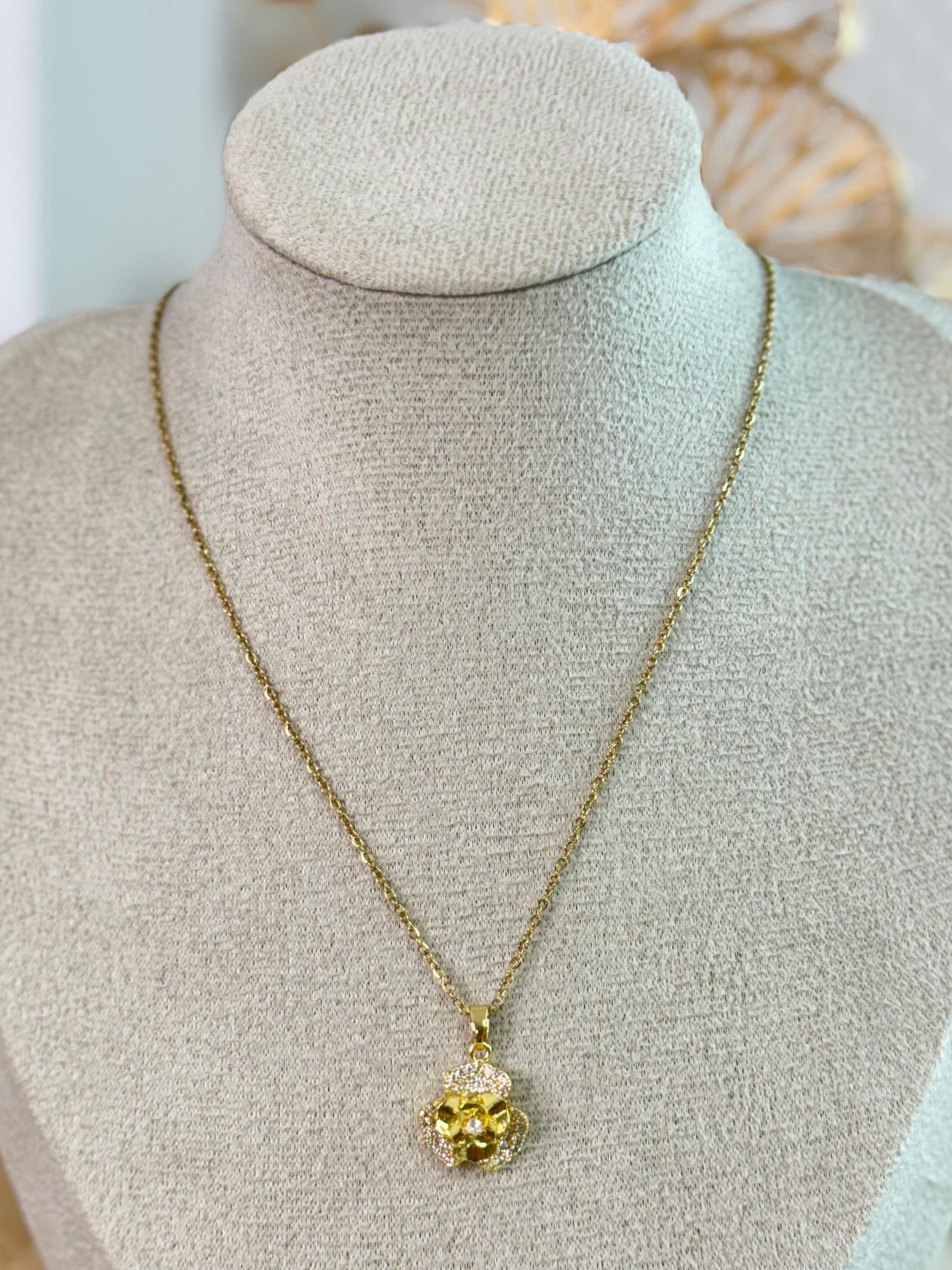 Timeless jewellery, Simple_Necklace_Perfect_Gift_for_Her_Elegant_Necklace_Dainty_Jewelry_Classic_Gold_Chain_Fashion_Accessories_Sleek_Necklace_Trendy_Jewellery_Lightweight_Chain_Stylish_Gift_Idea_Statement_Necklace_Modern_Jewellery_Versatile necklace, intricate design necklace, unique pendant