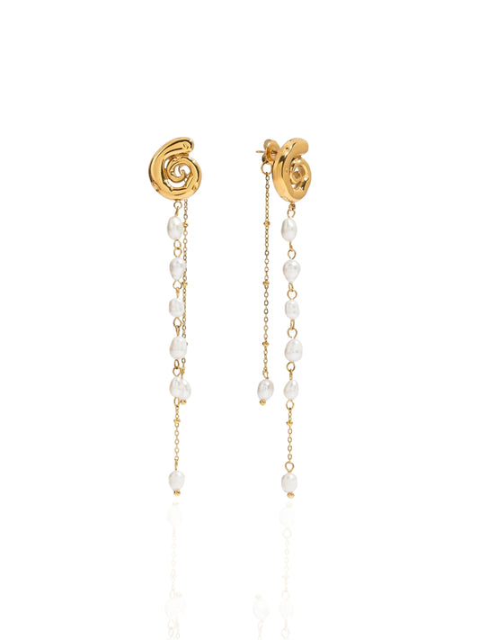 gold earrings, minimalist design earrings, jewellery for occasion, gift idea for her, cute earrings, dainty earrings, elegant earrings, dainty earrings, cute earrings , simple earrings, earrings with stones, unique design earrings, dangling earrings, drop earrings, elegant earrings