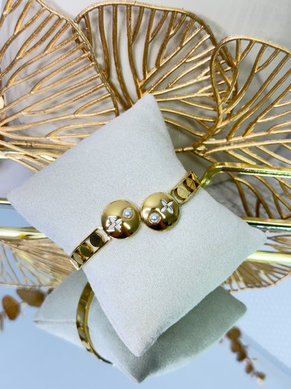 timeless jewellery, perfect gift for her, elegant jewellery, dainty jewellery, simple jewellery, classic gold bangle, fashion accessories, sleek jewellery, trendy jewellery, lightweight bangle, stylish jewellery, simple bangle, flower bangle, intricate design bangle, unique design bangle