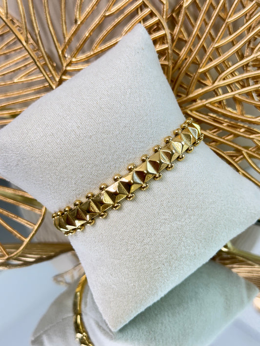 charm bangle, gold bangle, lucky charm bangle, cute bangle, bracelet for gift, gift ideas for women, australia bangle, bangle for ladies, bangle with stones, unique bangle