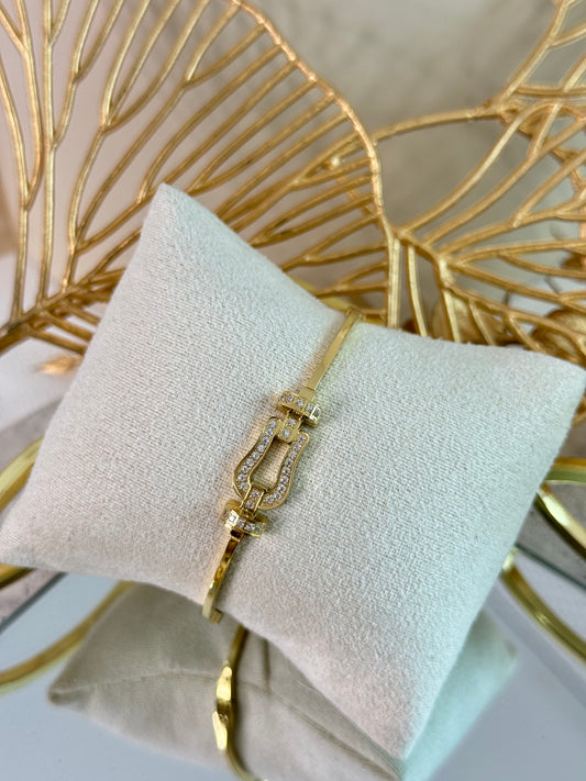 timeless jewellery, perfect gift for her, elegant jewellery, dainty jewellery, simple jewellery, classic gold bangle, fashion accessories, sleek jewellery, trendy jewellery, lightweight bangle, stylish jewellery, simple bangle, flower bangle, intricate design bangle, horse shoe bangle, unique design