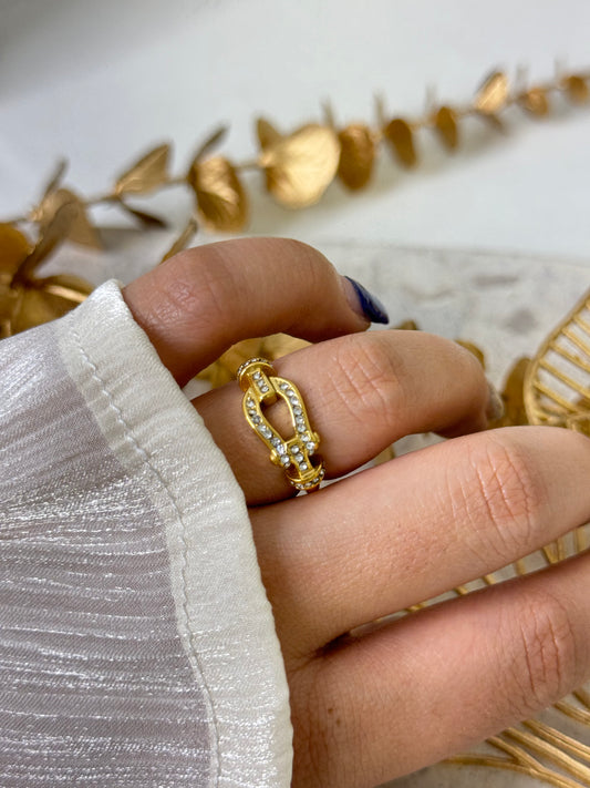 timeless jewellery, perfect gift for her, elegant jewellery, dainty jewellery, simple jewellery, classic gold ring, fashion accessories, sleek jewellery, trendy jewellery, lightweight ring, stylish jewellery, simple ring
chain ring, stone ring
