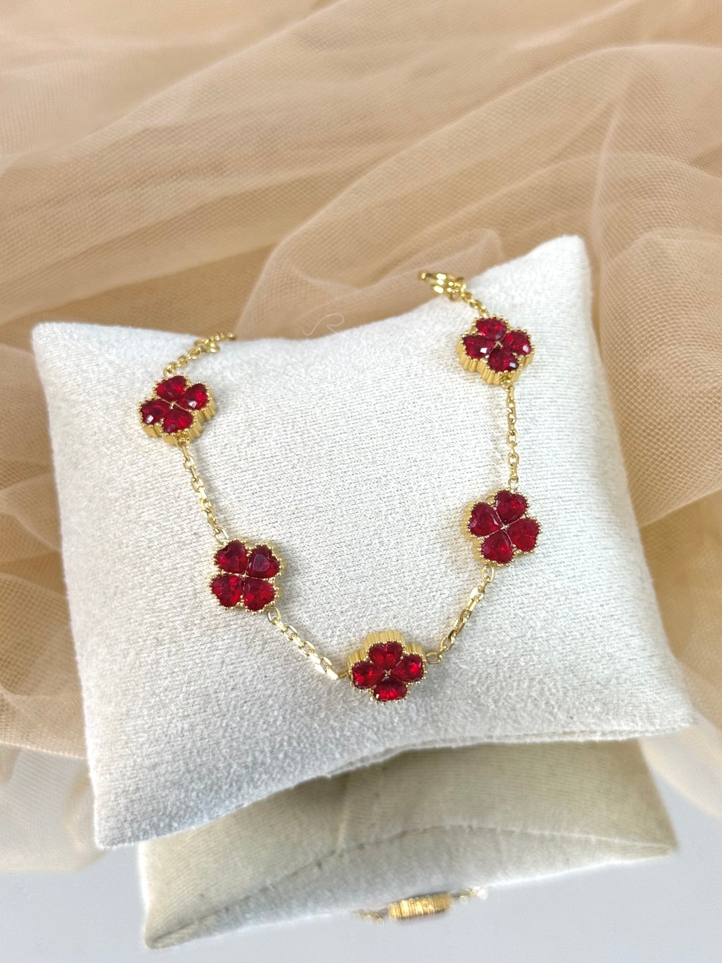 cute clover bracelet, small red clover bracelet, shiny clover, red sparkle, coloured bracelet