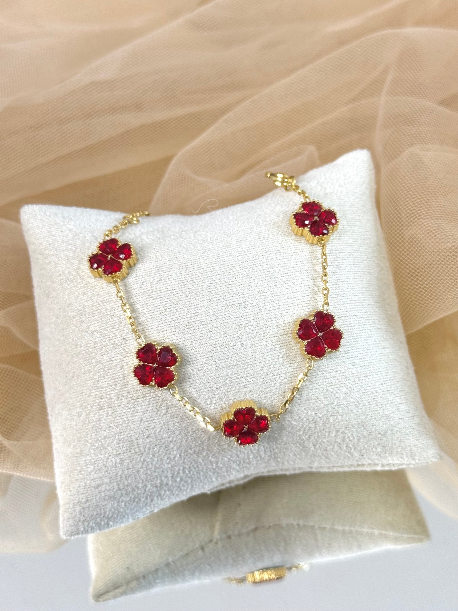 cute clover bracelet, small red clover bracelet, shiny clover, red sparkle, coloured bracelet