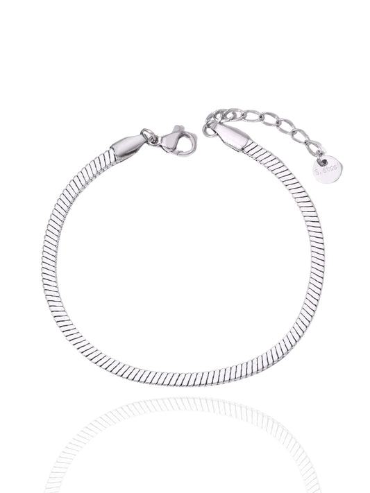 timeless jewellery, perfect gift for her, elegant bracelet, charm bracelet, best gift for her, stylish gift, statement bracelet, versatile bracelet, bracelet Australia, silver bracelet, classic silver chain bracelet, flat chain bracelet, simple bracelet 