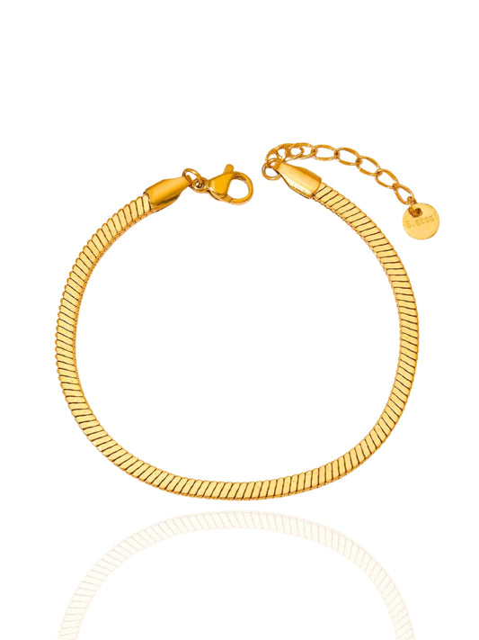 timeless jewellery, perfect gift for her, elegant bracelet, charm bracelet, best gift for her, stylish gift, statement bracelet, versatile bracelet, bracelet Australia, gold bracelet, classic gold chain bracelet, flat chain bracelet, simple bracelet 