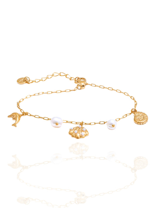 timeless jewellery, perfect gift for her, elegant bracelet, charm bracelet, best gift for her, stylish gift, statement bracelet, versatile bracelet, bracelet Australia, gold bracelet, classic gold chain bracelet, simple bracelet, lucky charm bracelet, cute bracelet, lightweight bracelet, chain bracelet, statement bracelet, bracelet with dangling designs, ocean charm bracelet, shell charm bracelet