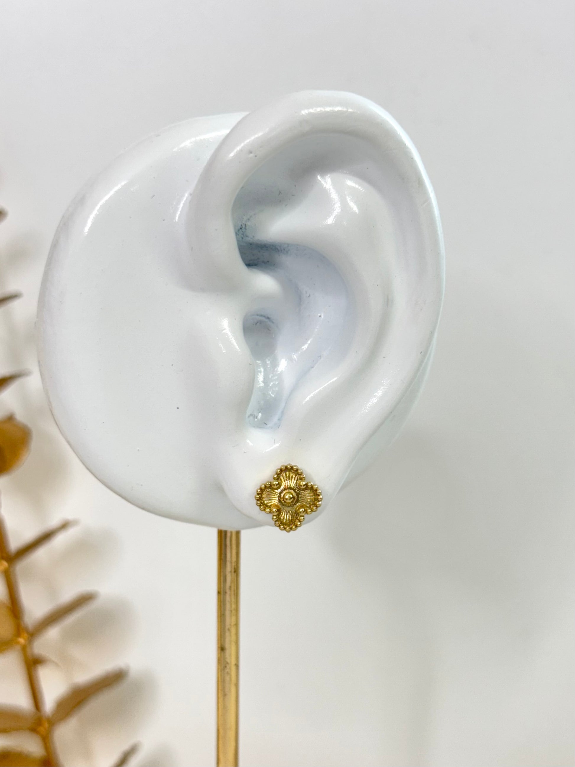 small clover earrings, clover stud earrings, gold stud earrings, gold clover, gold flower earrings