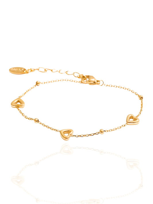 timeless jewellery, perfect gift for her, elegant bracelet, charm bracelet, best gift for her, stylish gift, statement bracelet, versatile bracelet, bracelet Australia, gold bracelet, classic gold chain bracelet, simple bracelet, lucky charm bracelet, cute bracelet, lightweight bracelet, chain bracelet, statement bracelet, bracelet with dangling designs, heart charm bracelet, heart bracelet