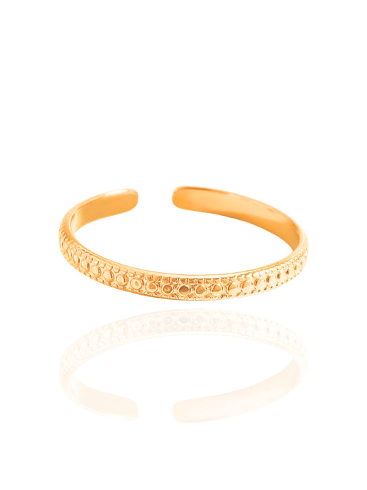 gold ring, simple ring, unique design ring, formal wear, jewellery for occasion, gift idea for her, cute ring, dainty ring, elegant ring, dainty ring, unique ring, cute design ring, twisted design ring, statement ring, maximalist ring, minimalist ring, pearl design ring, butterfly design ring, colored stone ring, adjustable ring, ring with stones, simple design ring, heart design ring, ring with pearls, ring with cross, cross ring, ring with stones, chunky ring, flower design ring
