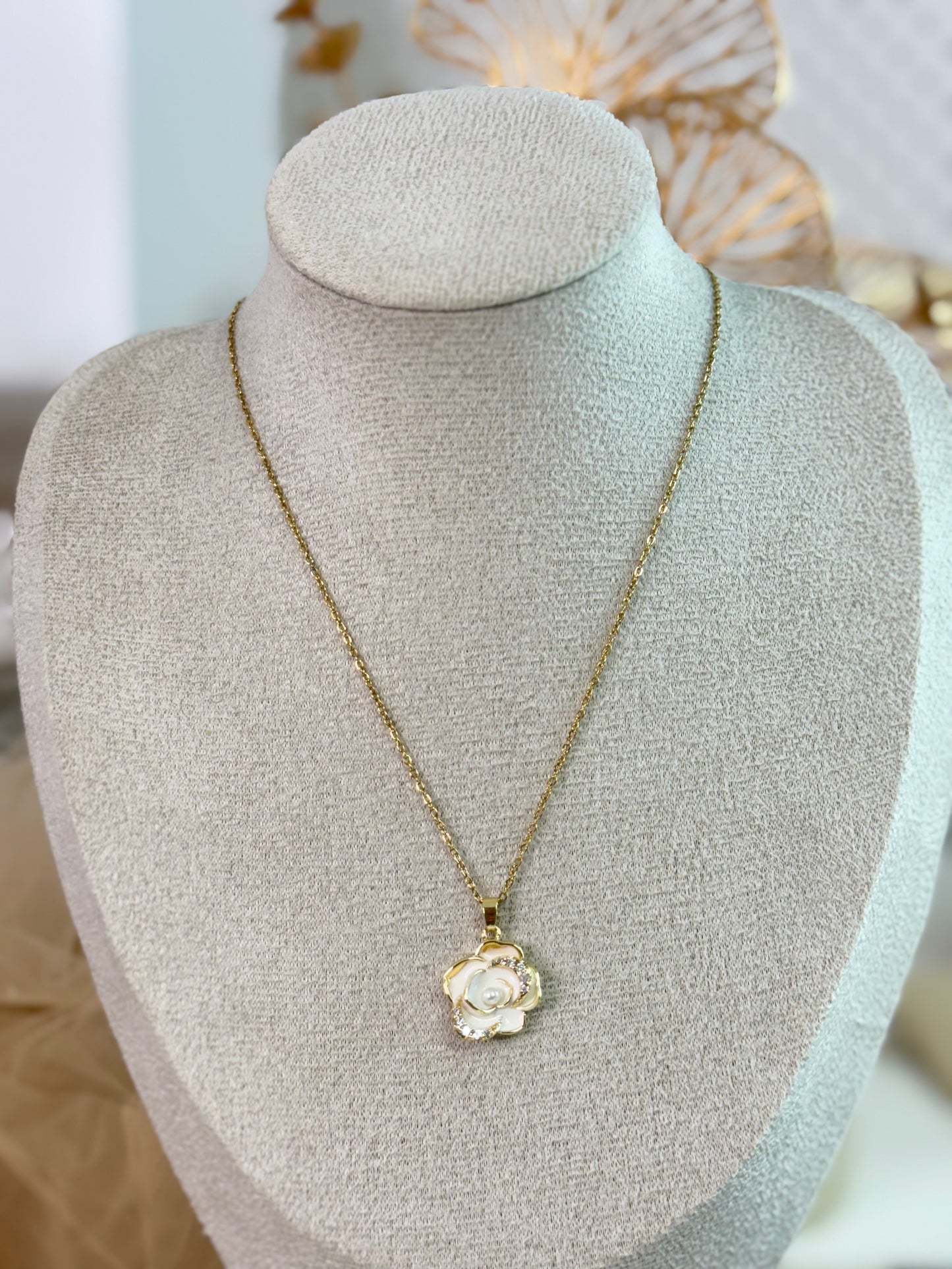 Timeless jewellery, Simple_Necklace_Perfect_Gift_for_Her_Elegant_Necklace_Dainty_Jewelry_Classic_Gold_Chain_Fashion_Accessories_Sleek_Necklace_Trendy_Jewellery_Lightweight_Chain_Stylish_Gift_Idea_Statement_Necklace_Modern_Jewellery_Versatile necklace, rose necklace, rose pendant necklace