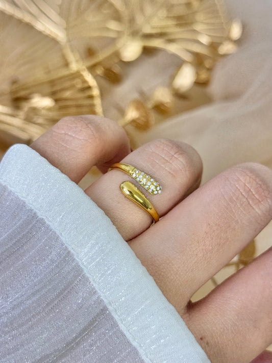 gold ring, serpent-like ring, minimal ring, ring with stone, simple ring, ring with embedded stone