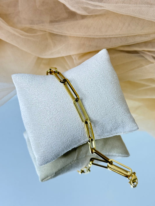 timeless jewellery, perfect gift for her, elegant jewellery, dainty jewellery, simple jewellery, classic gold bracelet, fashion accessories, sleek jewellery, trendy jewellery, lightweight bracelet, stylish jewellery, simple bracelet, linked chain bracelet