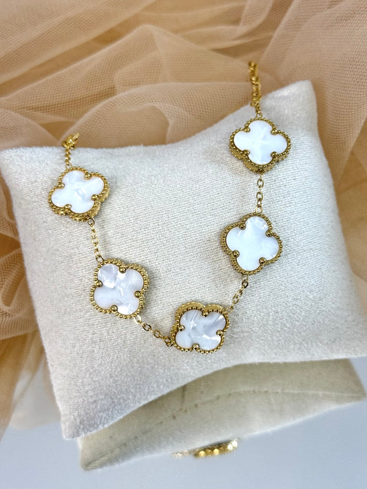 large clover, large clover white, white, clover bracelet, bracelet clover in white, clover bracelet