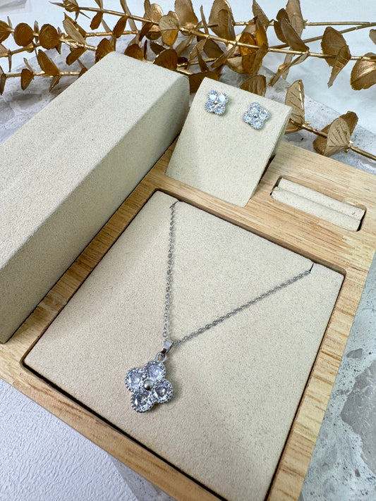 Timeless Jewellery, Simple Necklace, Perfect Gift for Her
Elegant Necklace, Dainty Jewelry, Classic Gold Chain, Fashion Accessories
Sleek Necklace, Trendy Jewellery, Lightweight Chain, Stylish Gift Idea
Statement Necklace, Modern Jewellery, Versatile Chain, Women's Fashion Necklace
Luxury Necklace, Hypoallergenic Jewellery, Durable Chain, Non-Tarnish Necklace
Chic Necklace, Birthday Gift, Anniversary Jewellery, Must-Have Accessory