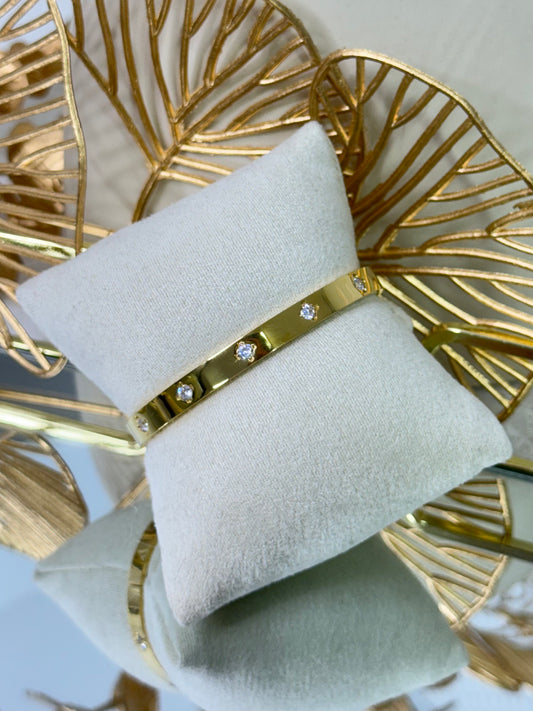 timeless jewellery, perfect gift for her, elegant jewellery, dainty jewellery, simple jewellery, classic gold bangle, fashion accessories, sleek jewellery, trendy jewellery, lightweight bangle, stylish jewellery, simple bangle, twisted bangle, unique bangle, flower bangle, bangle with stones