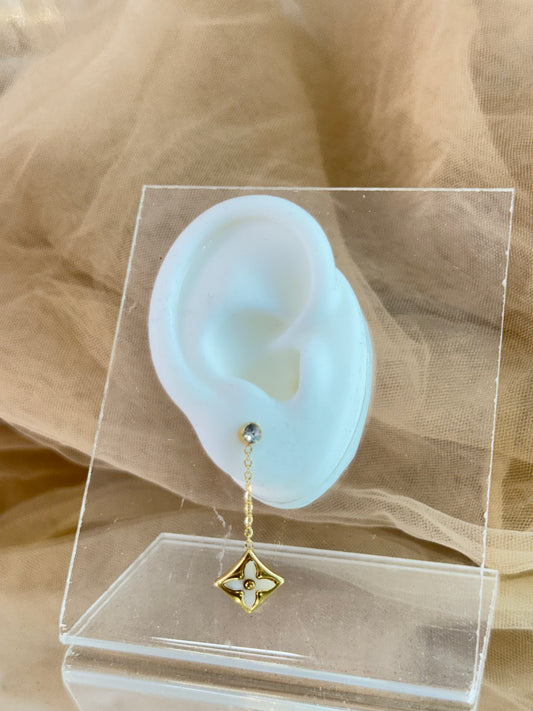 small stud earrings, gold earrings, small gold earrings, earrings australia, affordable earrings, cheap earrings, waterproof earrings, simple earrings, heart stud earrings, stud earrings, dangling earrings, dangle earrings, flower earrings

