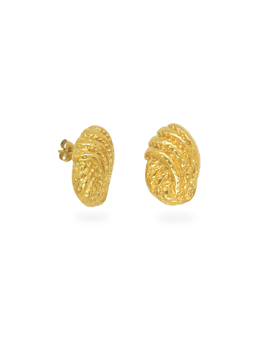 cute earrings, shell-shaped earrings, simple earrings, elegant earrings, gold earrings, classy earrings