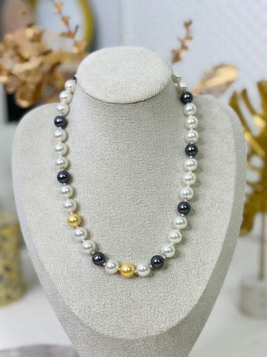 Timeless jewellery, Simple_Necklace_Perfect_Gift_for_Her_Elegant_Necklace_Dainty_Jewelry_Classic_Gold_Chain_Fashion_Accessories_Sleek_Necklace_Trendy_Jewellery_Lightweight_Chain_Stylish_Gift_Idea_Statement_Necklace_Modern_Jewellery_Versatile necklace, pearl necklace