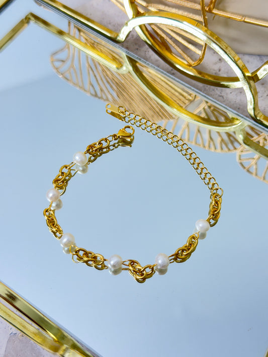 timeless jewellery, perfect gift for her, elegant jewellery, dainty jewellery, simple jewellery, classic gold bracelet, fashion accessories, sleek jewellery, trendy jewellery, lightweight bracelet, stylish jewellery, simple bracelet, pearl bracelet