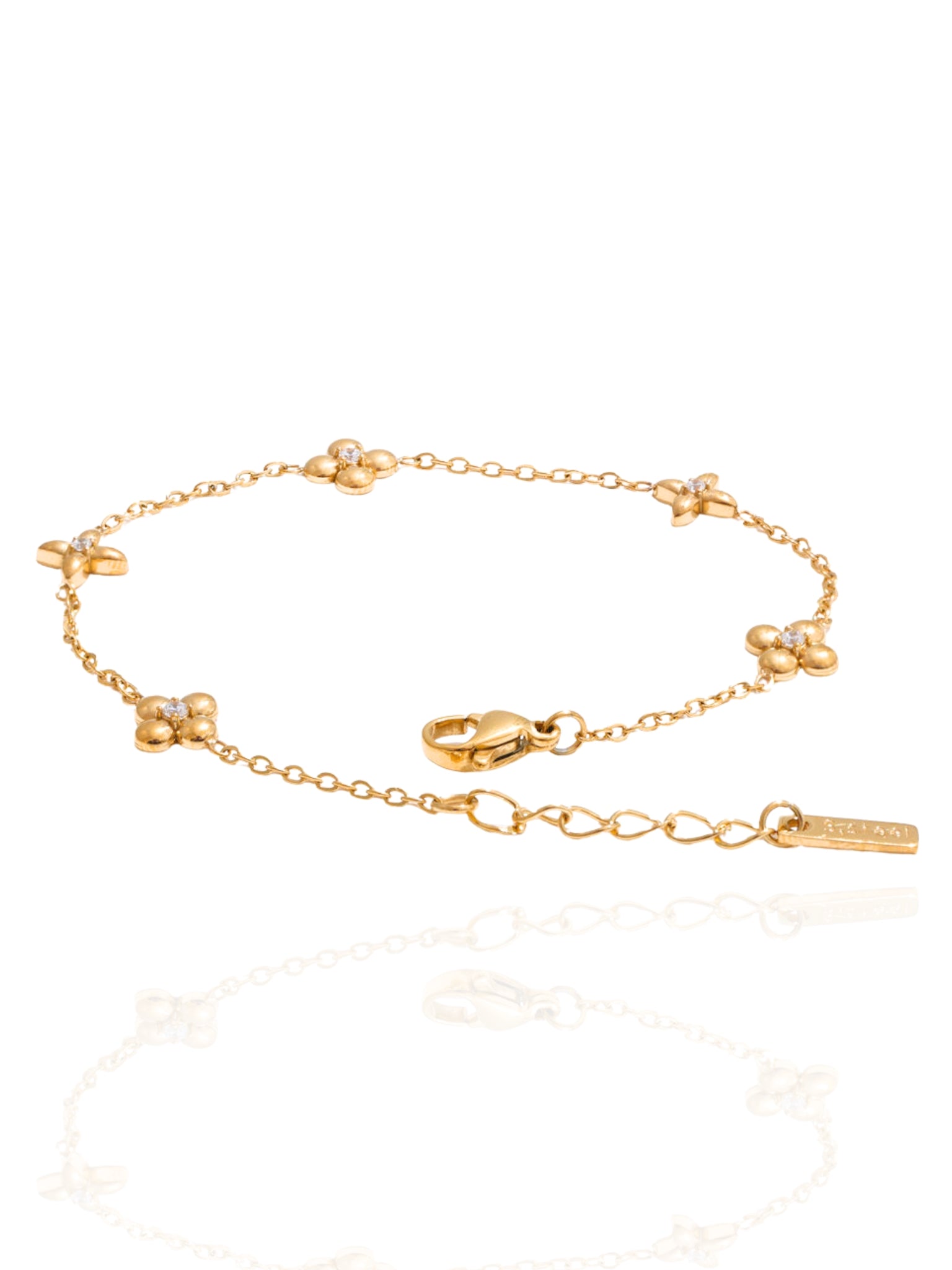 timeless jewellery, perfect gift for her, elegant bracelet, charm bracelet, best gift for her, stylish gift, statement bracelet, versatile bracelet, bracelet Australia, gold bracelet, classic gold chain bracelet, simple bracelet, lucky charm bracelet, cute bracelet, lightweight bracelet, chain bracelet, statement bracelet, bracelet with flower design, flower charm bracelet