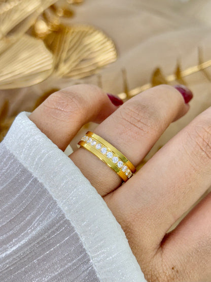 gold ring, simple ring, stone ring, minimal ring, ring for everyday australia, affordable ring in australia, elegant ring, ring for any occasion

