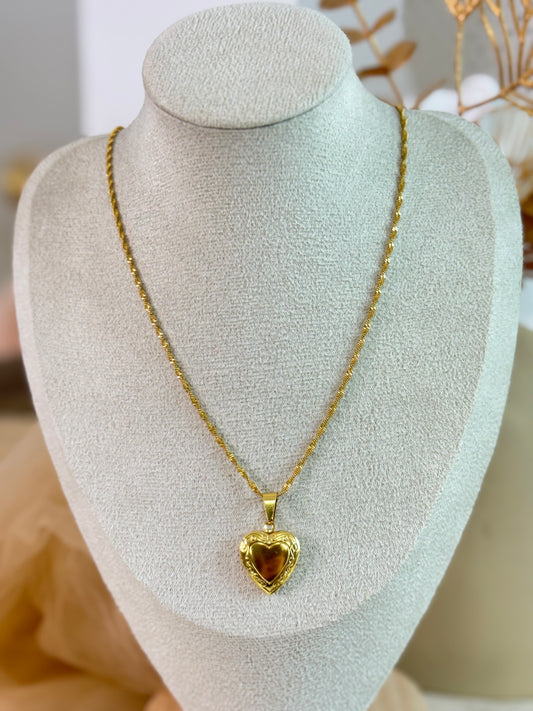 Timeless jewellery, Simple_Necklace_Perfect_Gift_for_Her_Elegant_Necklace_Dainty_Jewelry_Classic_Gold_Chain_Fashion_Accessories_Sleek_Necklace_Trendy_Jewellery_Lightweight_Chain_Stylish_Gift_Idea_Statement_Necklace_Modern_Jewellery_Versatile necklace, locket necklace