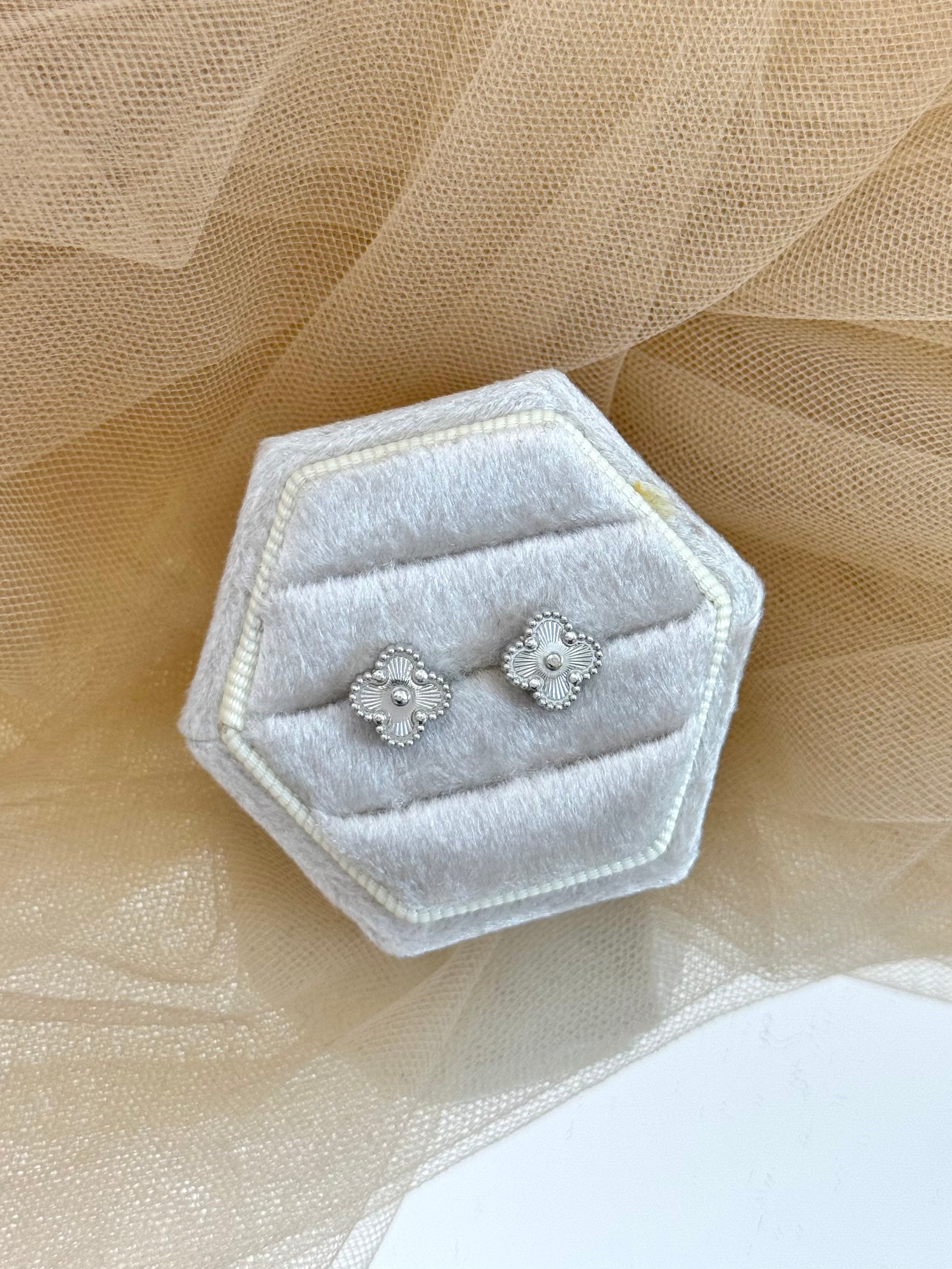 silver clover stud, clover silver earrings, silver clover earrings, silver clover, stud silver, small clover silver earrings