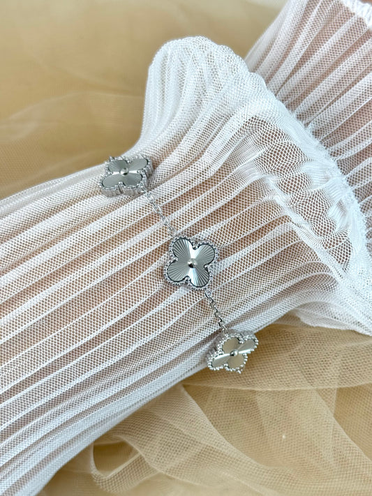 silver clover braclet, clover in silver, clover shaped bracelet, clover design jewellery