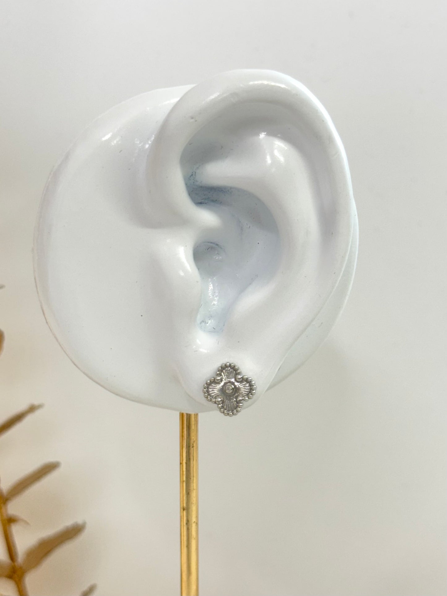 silver clover stud, clover silver earrings, silver clover earrings, silver clover, stud silver, small clover silver earrings