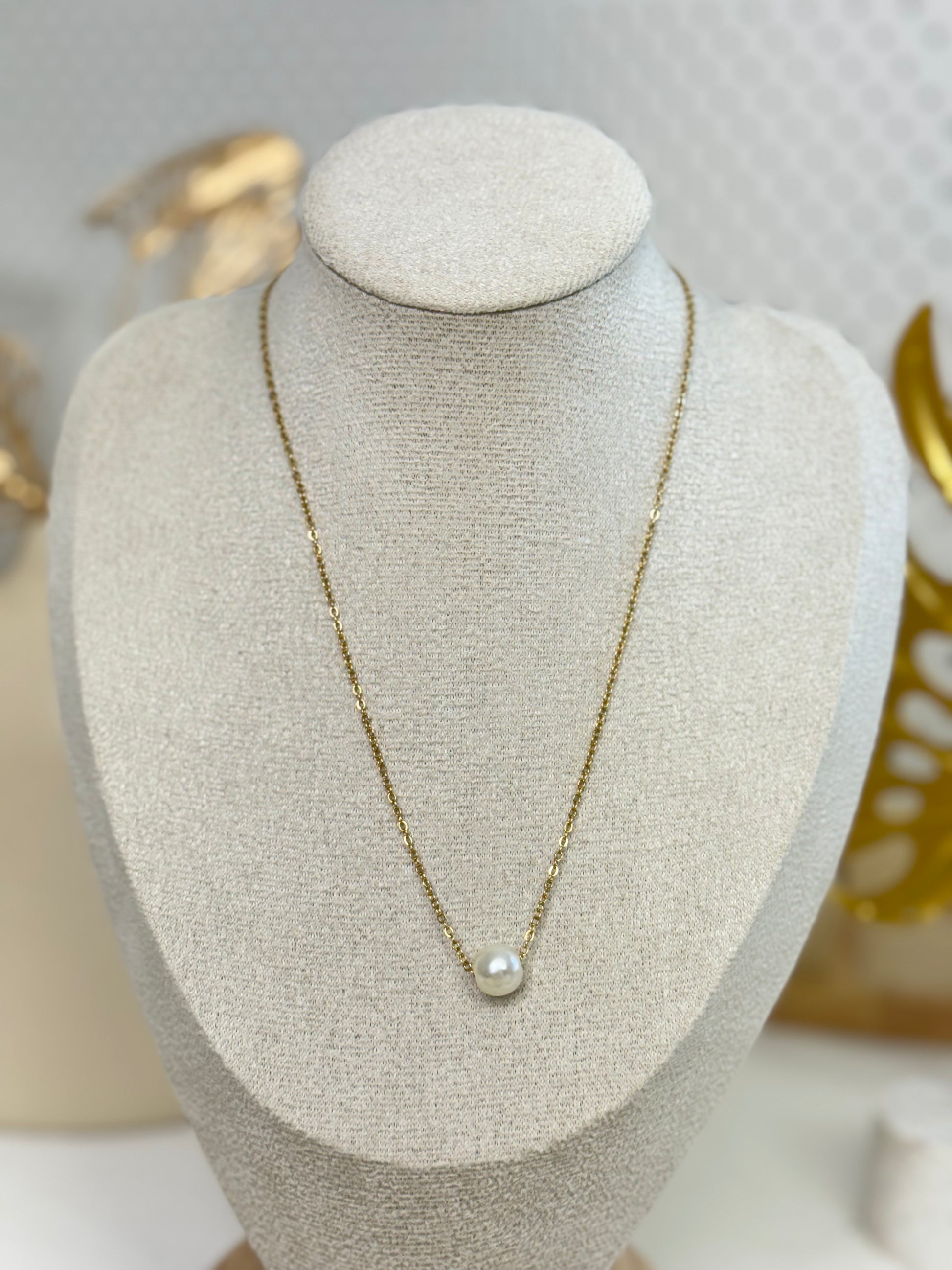 Timeless jewellery, Simple_Necklace_Perfect_Gift_for_Her_Elegant_Necklace_Dainty_Jewelry_Classic_Gold_Chain_Fashion_Accessories_Sleek_Necklace_Trendy_Jewellery_Lightweight_Chain_Stylish_Gift_Idea_Statement_Necklace_Modern_Jewellery_Versatile necklace, pearl necklace, one-piece pearl necklace, single pearl necklace, gold necklace with pearl pendant