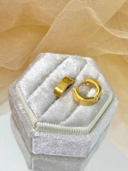 small hoop earring, small hoop for everyday, hoop for stacking, simple hoop earrings, hoop for seconds