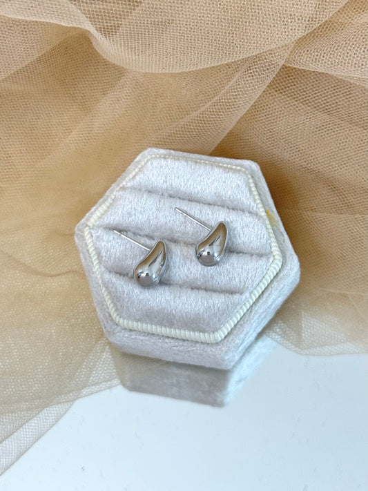 silver tear drop, tear drop mini, mini silver earrings, small silver earrings