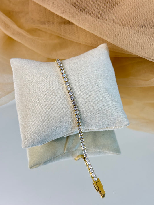 timeless jewellery, perfect gift for her, elegant jewellery, dainty jewellery, simple jewellery, classic gold bracelet, fashion accessories, sleek jewellery, trendy jewellery, lightweight bracelet, stylish jewellery, simple bracelet, tennis bracelet
