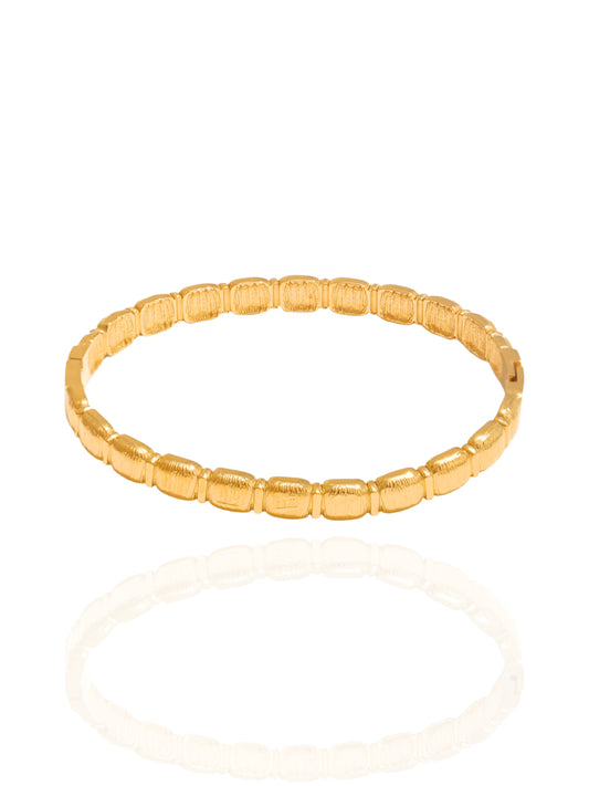 timeless jewellery, perfect gift for her, elegant jewellery, elegant bracelet, charm bracelet, dainty jewellery, simple jewellery,  fashion accessories, sleek jewellery, trendy jewellery, lightweight bangle, stylish jewellery, simple bangle, classic gold bangle, bangle with stones, intricate design bangle, best gift for her, classic gold chain bangle, stylish gift, statement bracelet, versatile bracelet, bracelet Australia, gold bracelet, gold bangle, elegant bangle, classic bangle, bangle for any outfit