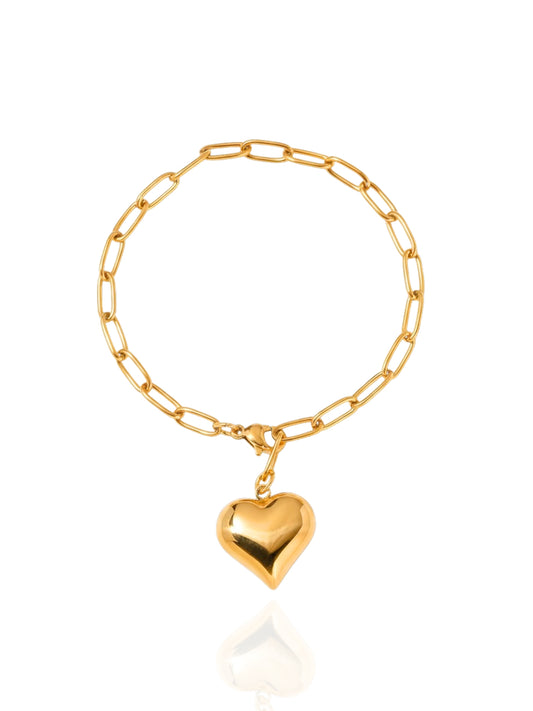 timeless jewellery, perfect gift for her, elegant bracelet, charm bracelet, best gift for her, stylish gift, statement bracelet, versatile bracelet, bracelet Australia, gold bracelet, classic gold chain bracelet, simple bracelet, lucky charm bracelet, cute bracelet, lightweight bracelet, chain bracelet, statement bracelet, bracelet with minimal stones, sparkling bracelet, paper clip chain bracelet, dangling heart charm, heart charm bracelet