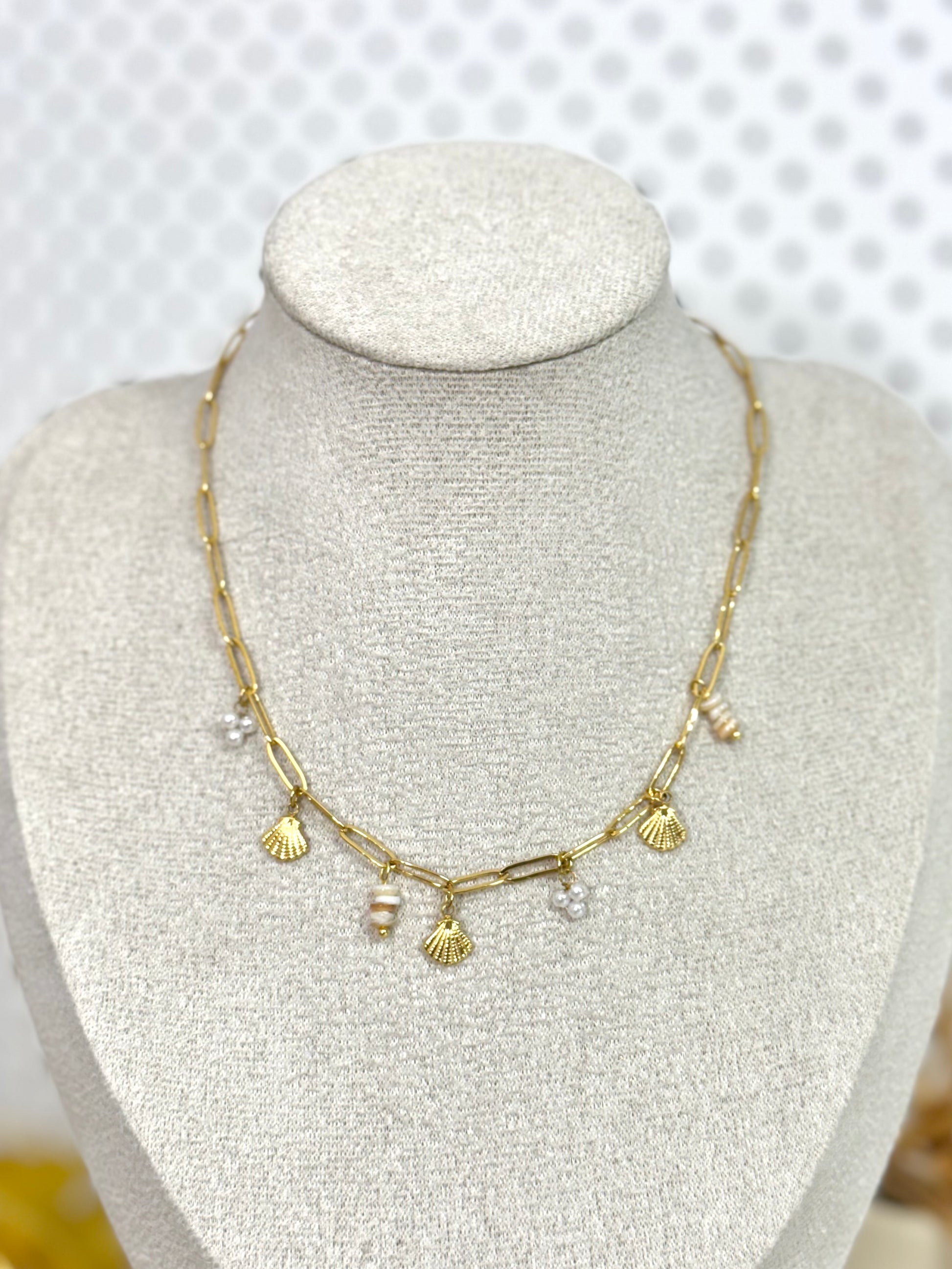 cute necklace, charm necklace, best gift for her, shell pendant necklace, pearl necklace, link chain necklace with charms, link chain necklace, necklace with charming pendant