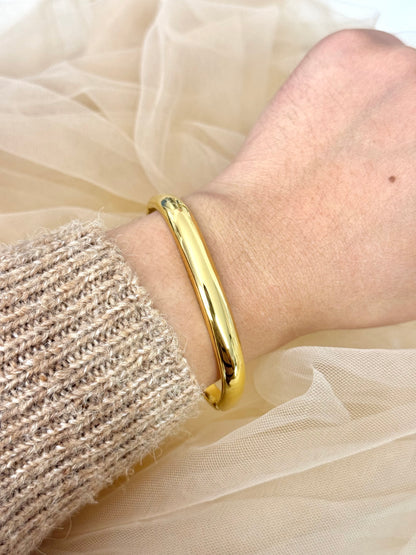 timeless jewellery, perfect gift for her, elegant bracelet, charm bracelet, best gift for her, classic gold chain bangle, stylish gift, statement bracelet, versatile bracelet, bracelet Australia, gold bracelet, gold bangle, elegant bangle, classic bangle, bangle for any outfit