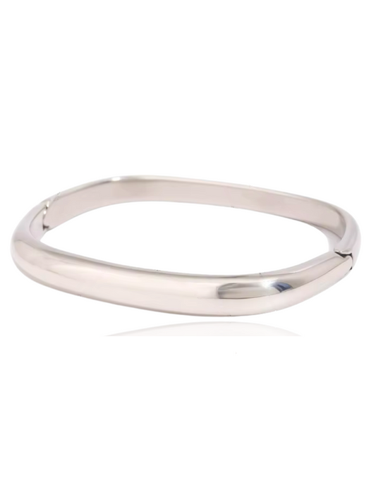 timeless jewellery, perfect gift for her, elegant bracelet, charm bracelet, best gift for her, classic silver chain bangle, stylish gift, statement bracelet, versatile bracelet, bracelet Australia, silver bracelet, silver bangle, elegant bangle, classic bangle, bangle for any outfit, statement bangle